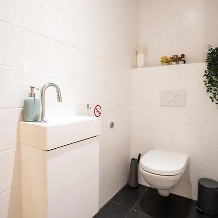 New! Modern Gallery Nassau Canal *