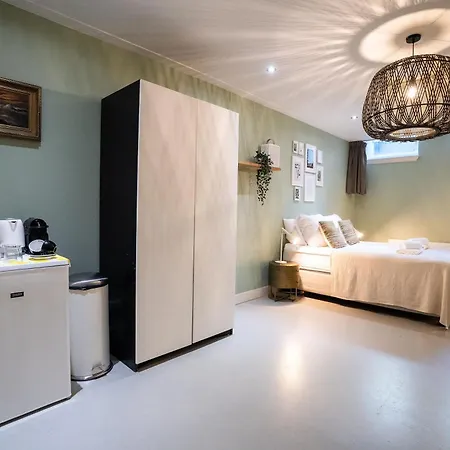 New! Modern Gallery Nassau Canal Amesterdão