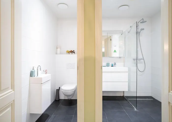 New! Modern Gallery Nassau Canal