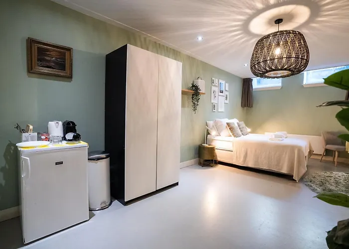 New! Modern Gallery Nassau Canal Amesterdão