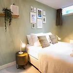 New! Modern Gallery Nassau Canal דירה