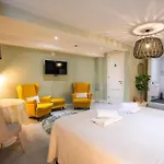 New! Modern Gallery Nassau Canal