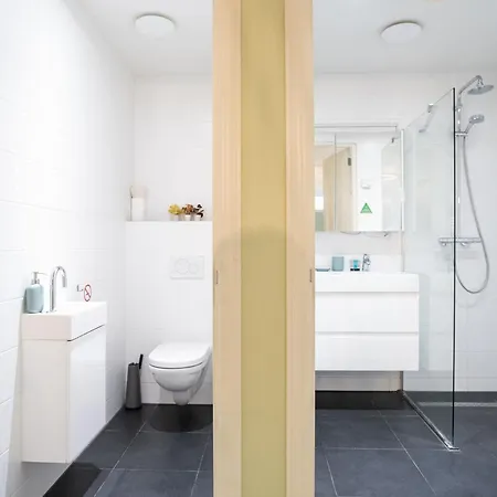 New! Modern Gallery Nassau Canal